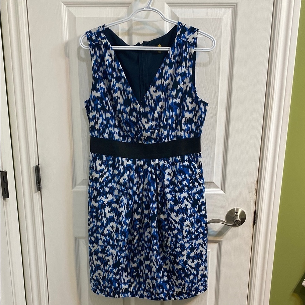 The Moon Blue and Black V Neck Shift Dress Band Waist Pockets Women’s Size Large